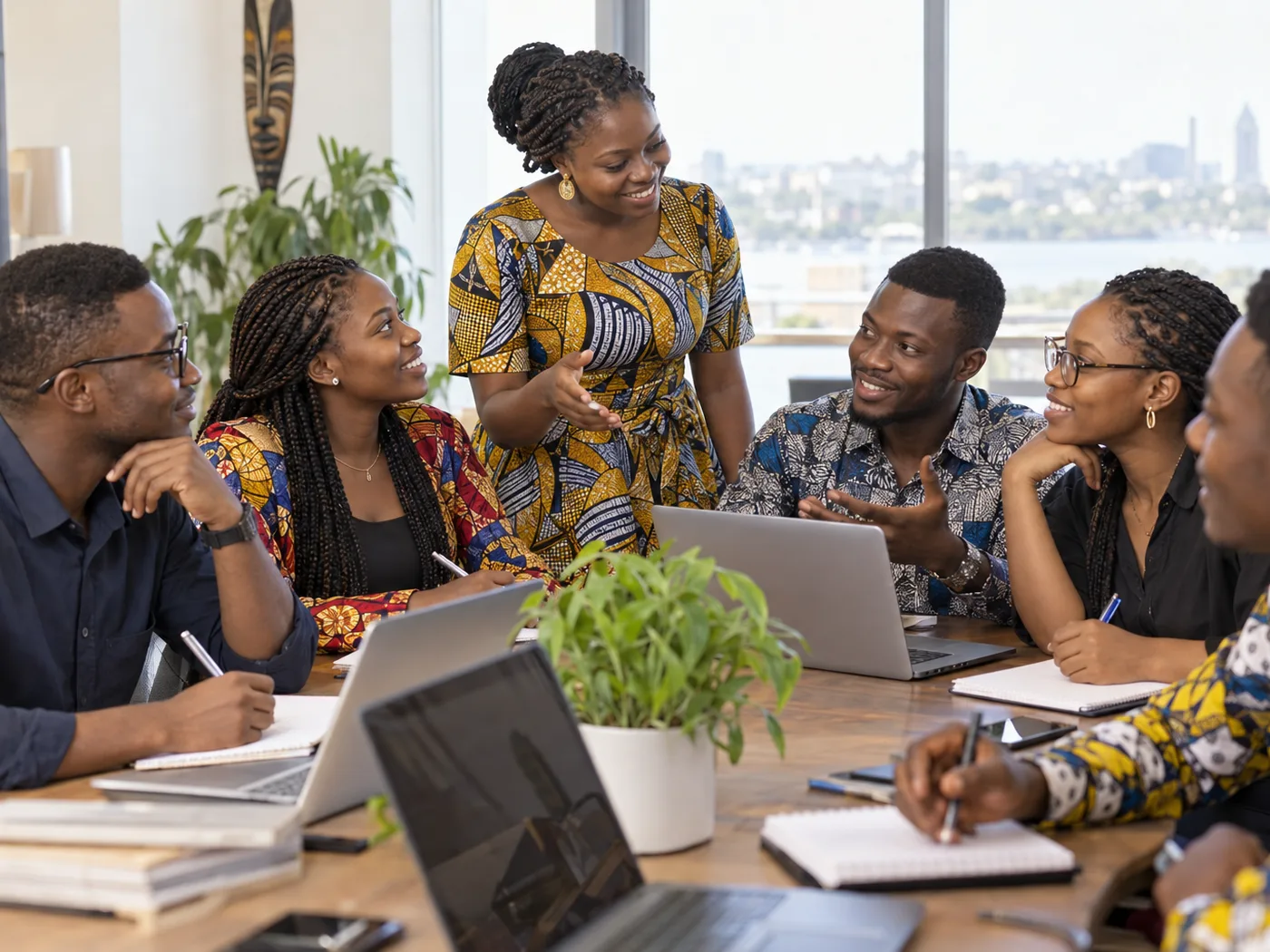 De jeunes professionnels échangent sur leur parcours avec une mentore